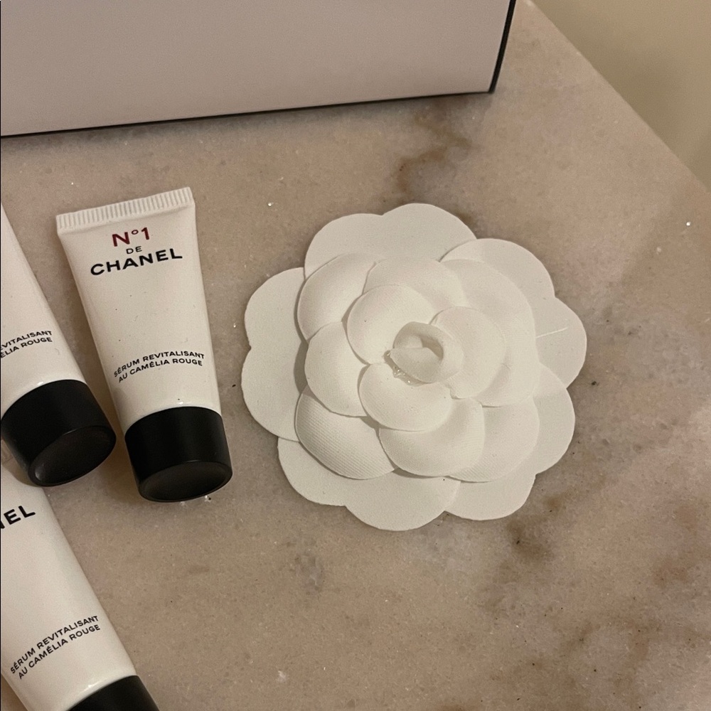 CHANEL Skincare no.1 de Chanel serum Collection . - Picture 4 of 7